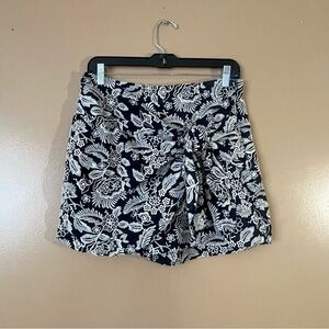 Zara Navy blue and White Embroidered Floral High Waist Shorts size Medium